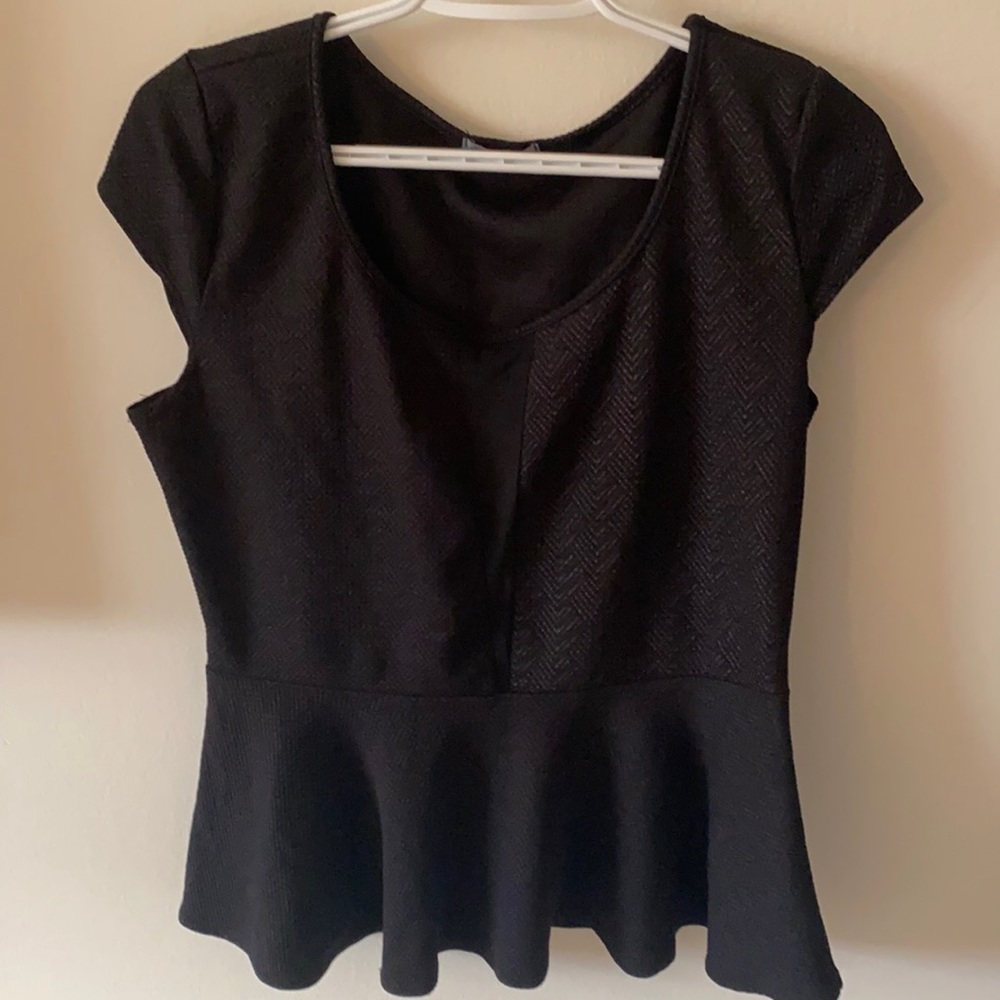 Cute top with mesh in the middle